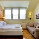 Roland Apartment *