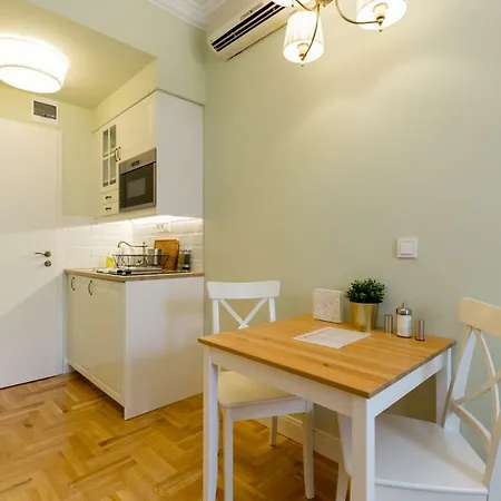 Roland Apartment