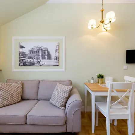 Roland Apartment