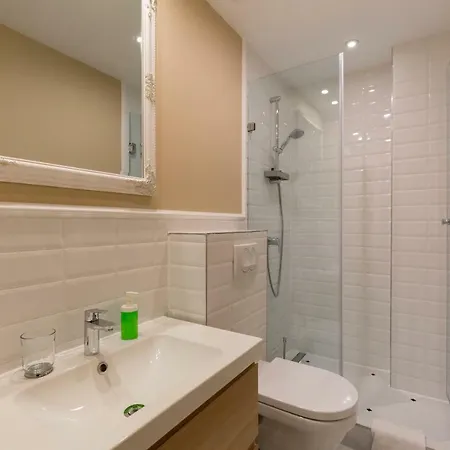 Roland Apartment *