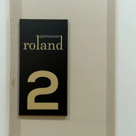 Roland Apartment *